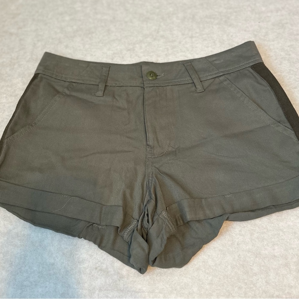 Harper Heritage (Francesca’s) Olive green shorts 3” inseam